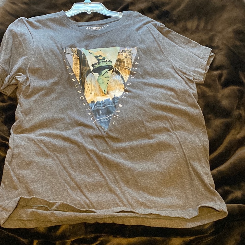 Aeropostale Graphic Tee. XL. Gray.